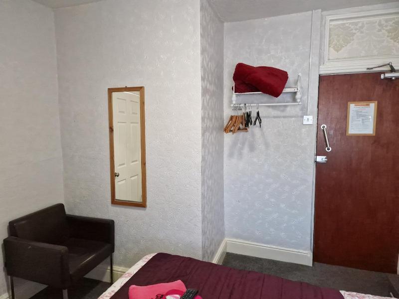 Double Room with Private Bathroom image 4