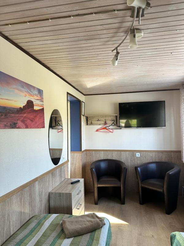 Double or Twin Room image 3