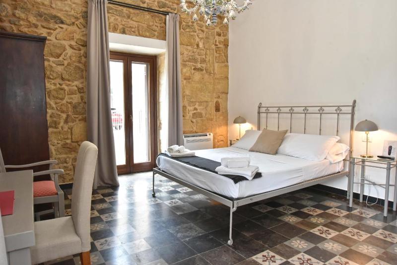 Superior Double Room image 3