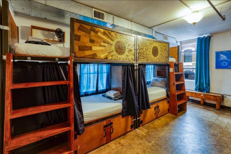 Bunk Bed in Mixed Dormitory Room image 4