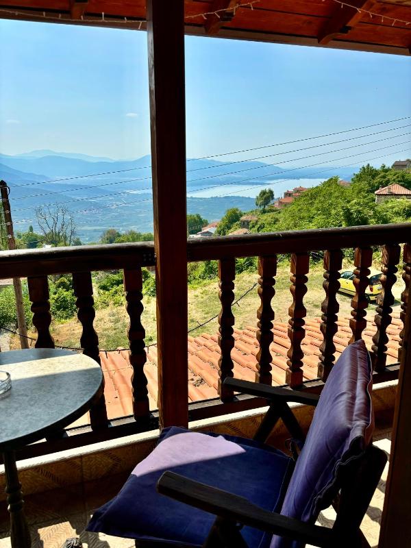 Quadruple Room with Lake View and Fireplace image 4