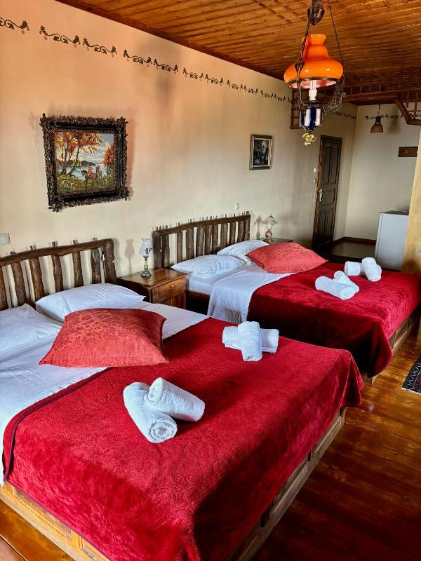 Quadruple Room with Fireplace and Mountain View image 1