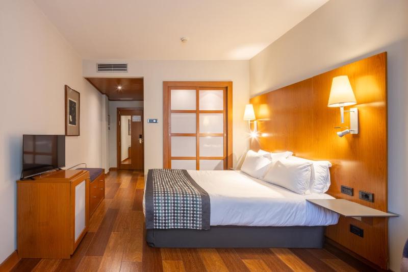 Standard Double or Twin Room image 3