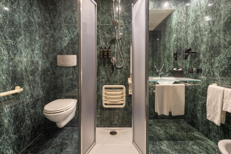 Standard Triple Room - Disability Access image 2