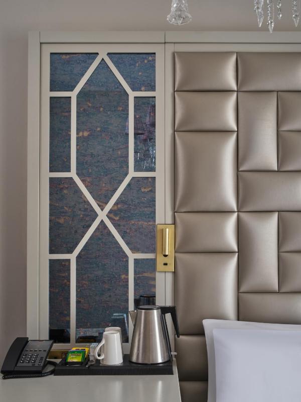 Boutique Cosy Room image 4