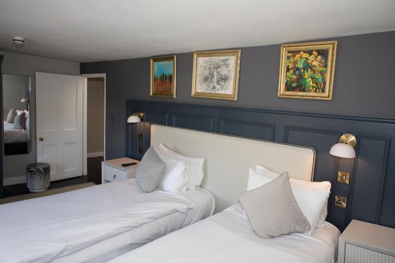 Two-Bedroom Traditional Suite image 3