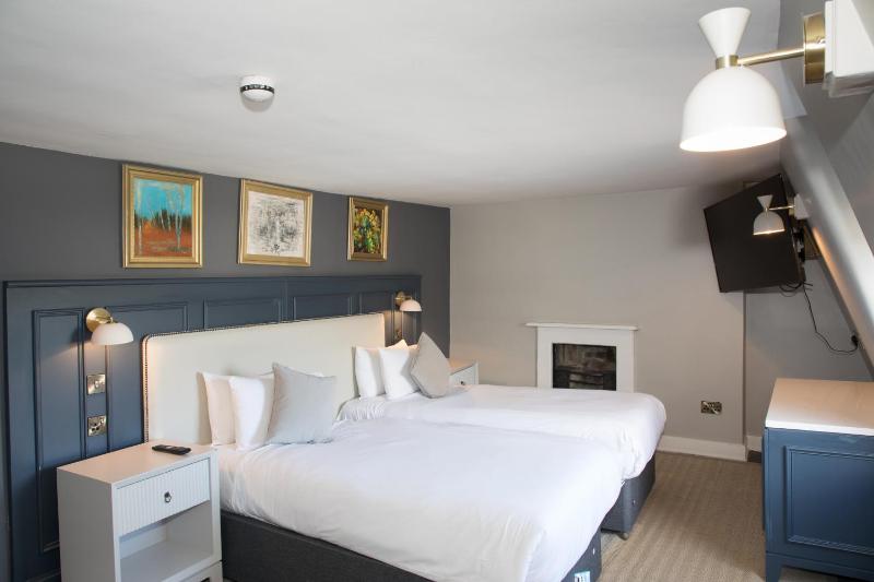 Two-Bedroom Traditional Suite image 2