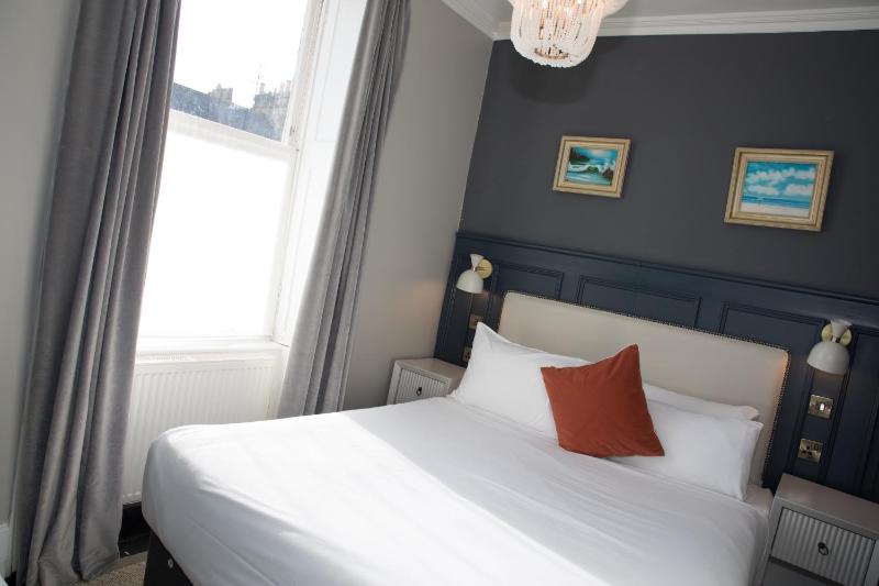 Traditional Cosy Room image 2