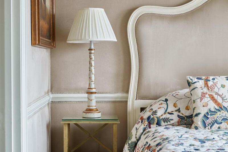 Deluxe Queen Room image 4