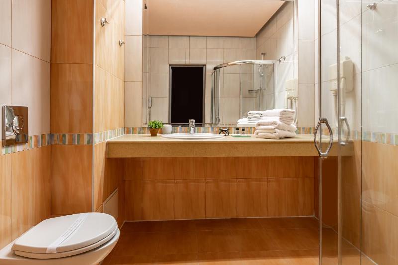 Standard Triple Room image 4