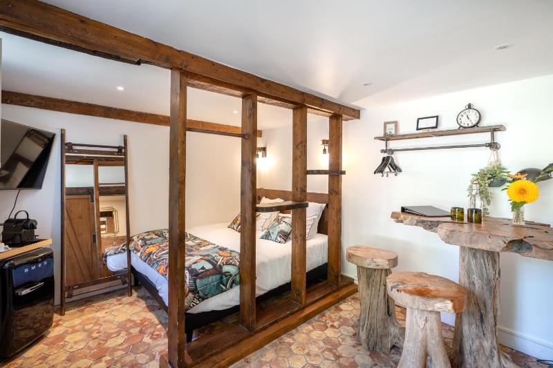 Double Room with Private Bathroom image 3
