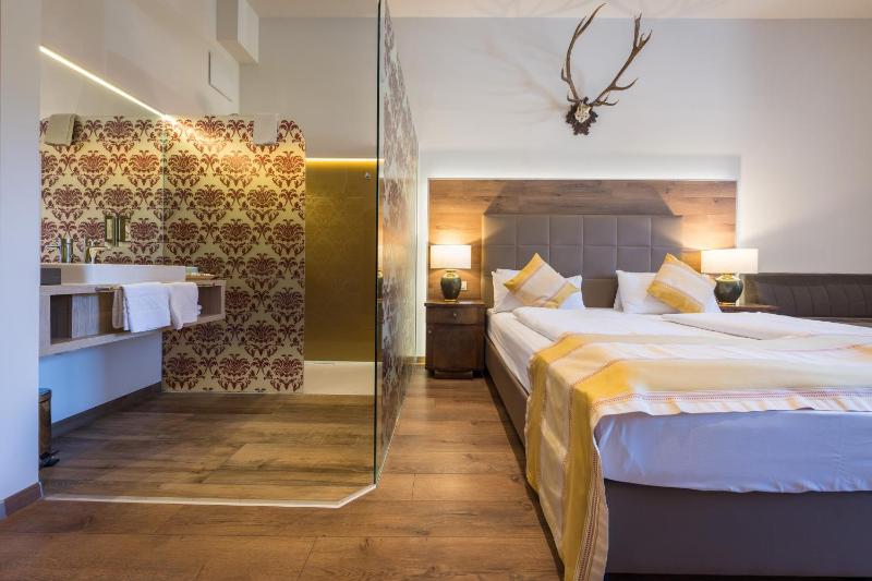Superior Double Room image 4