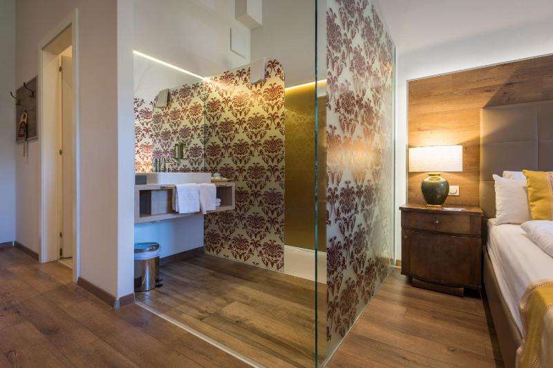 Superior Double Room image 3