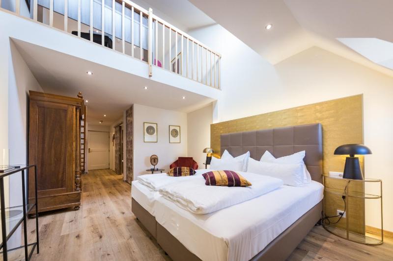 Duplex Junior Suite image 3