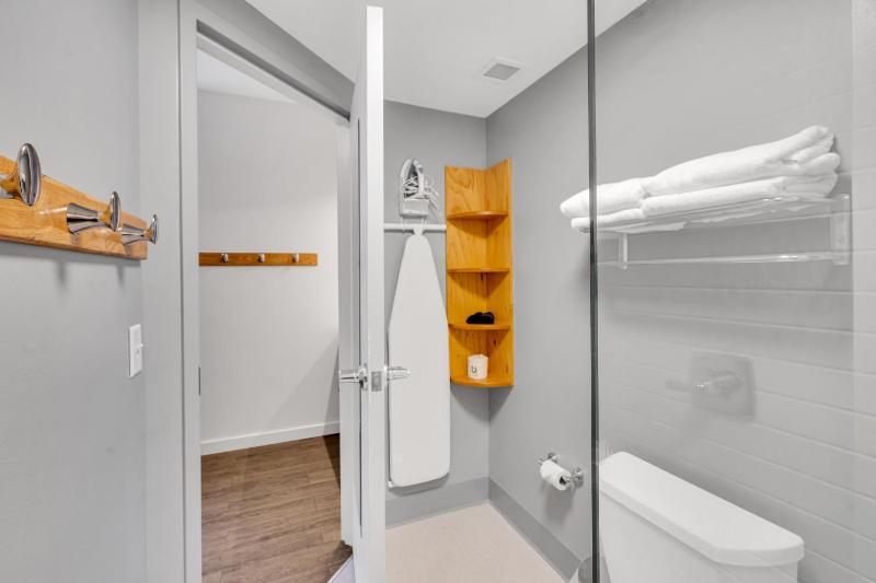 Quadruple Room with Bathroom image 3