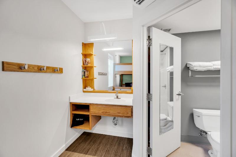 Quadruple Room with Bathroom image 4