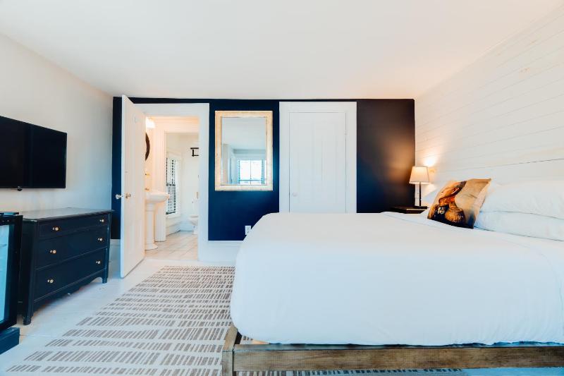 Standard Queen Room image 4