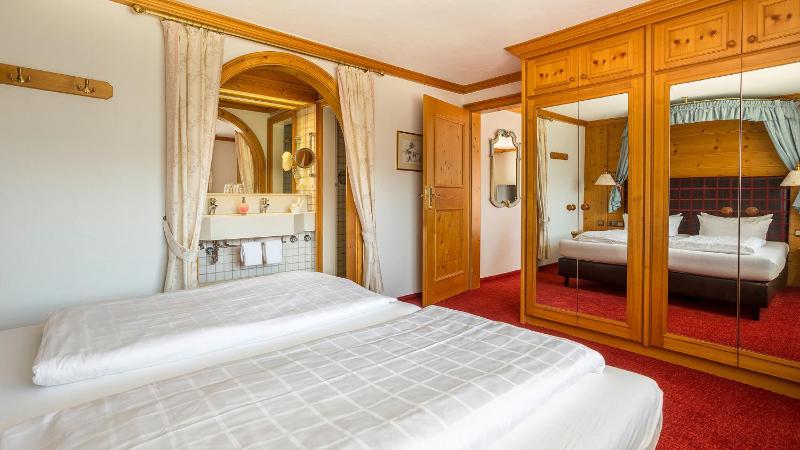 Double Room image 3