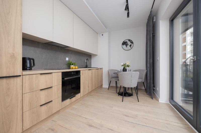 Piękne Studia dla 3 osób & Parking Warszawa by Noclegi Renters - image 3