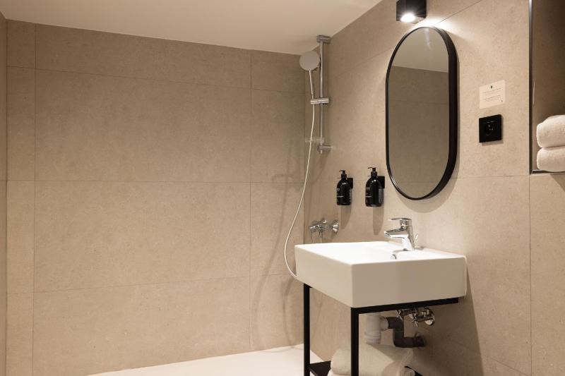 Quadruple Room image 3