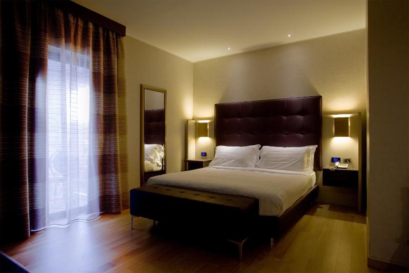 Rome Airport Hotel Fiumicino - image 24