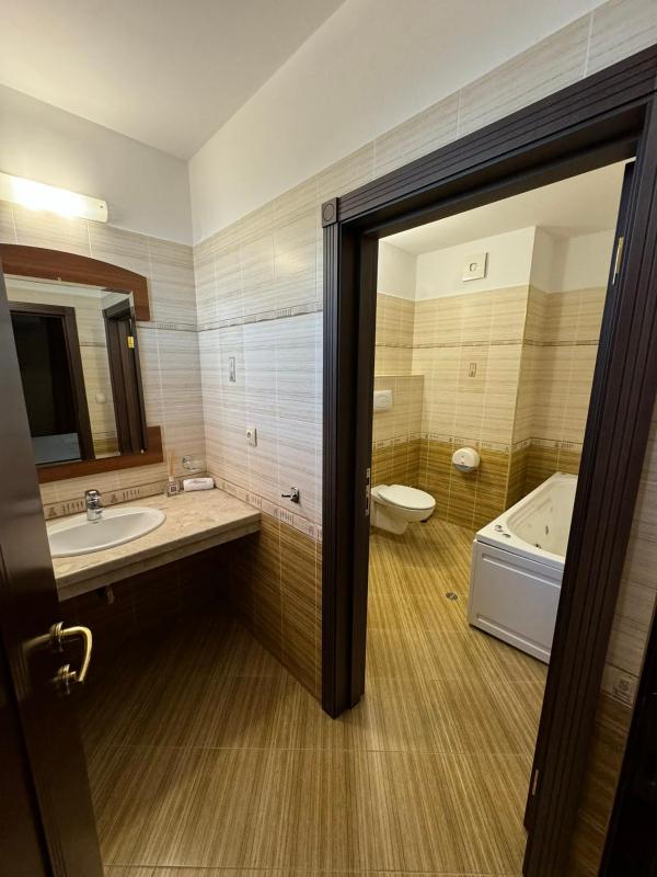 Queen Room with Spa Bath image 3