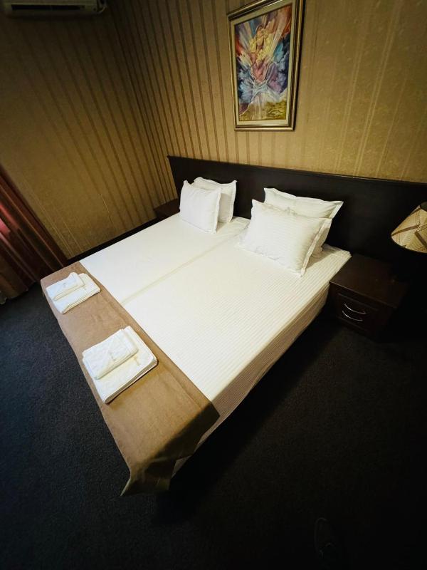 Double Room with Spa Bath image 1