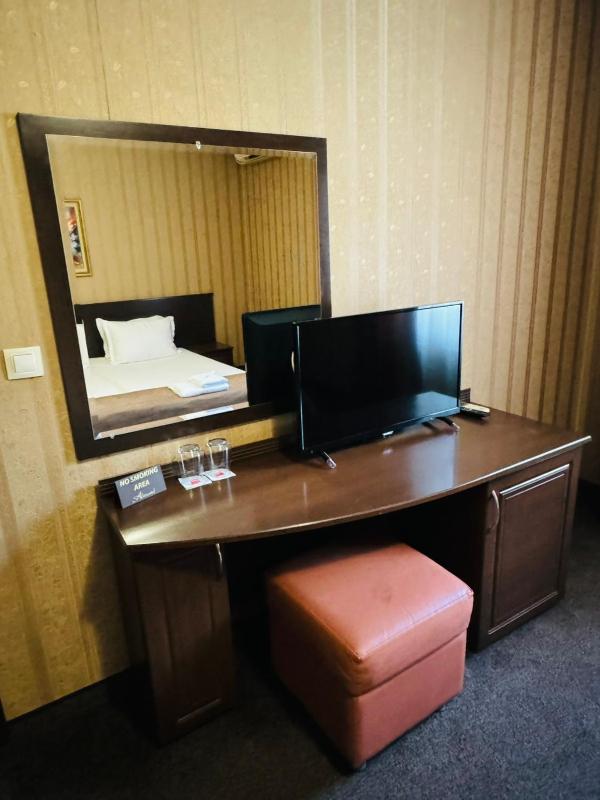 Double Room with Spa Bath image 4