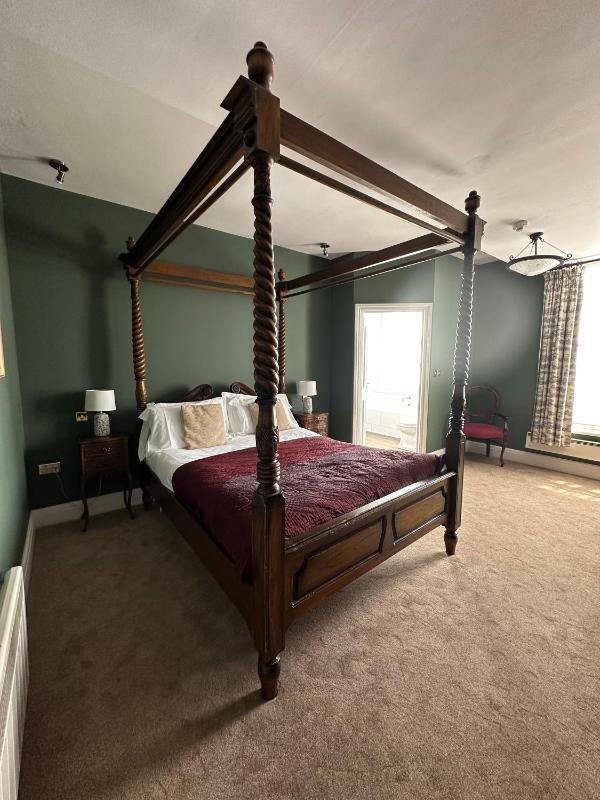 Double Room with Four Poster Bed image 3