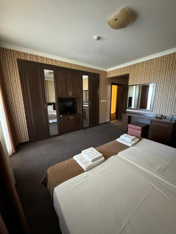 Queen Room with Balcony image 1