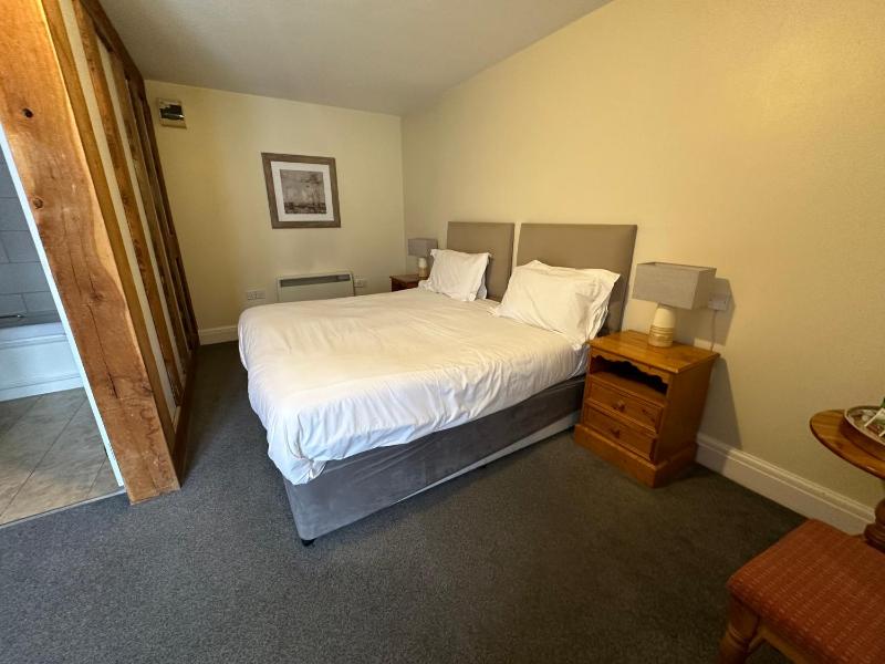 Double Room image 4