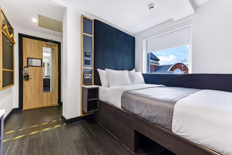 Double Room image 3