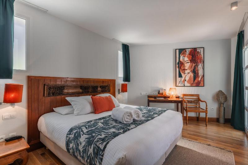 Prestige Double Room with Private Garden image 3