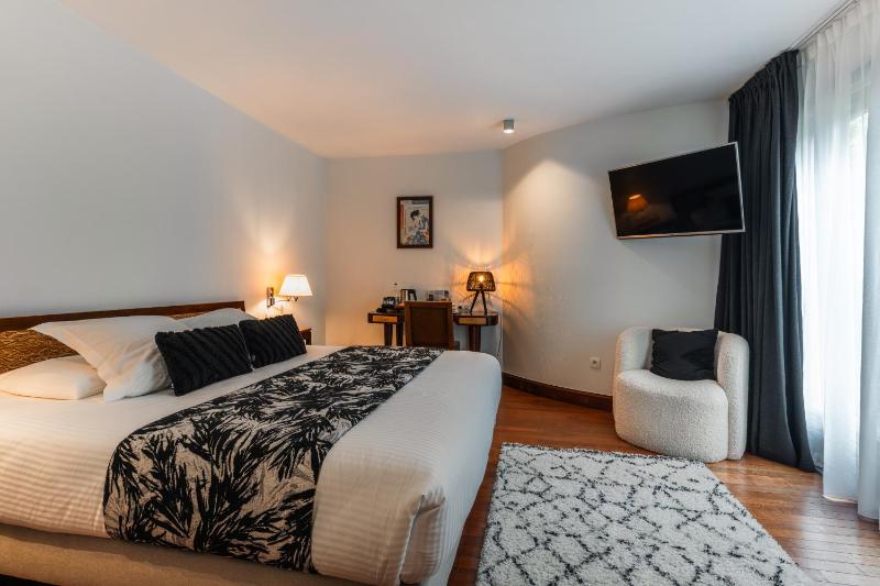 Deluxe Room - Garden Side image 3