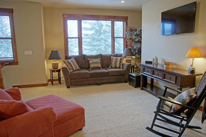 Pool & Hot Tubs 2 Living Rooms City Shuttle Washer Dryer - image 4