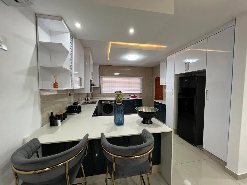 Shobalenku Opulent apartments - image 12