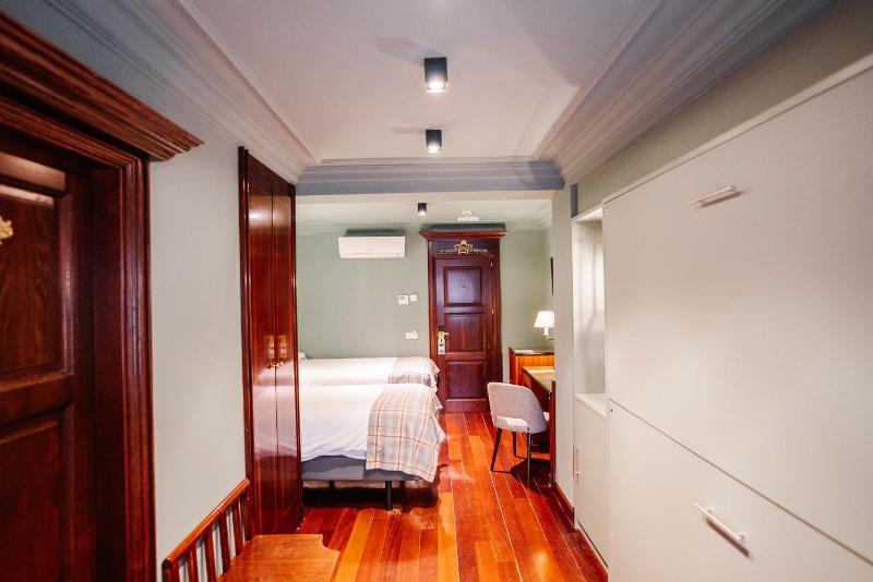 Classic Quadruple Room image 1