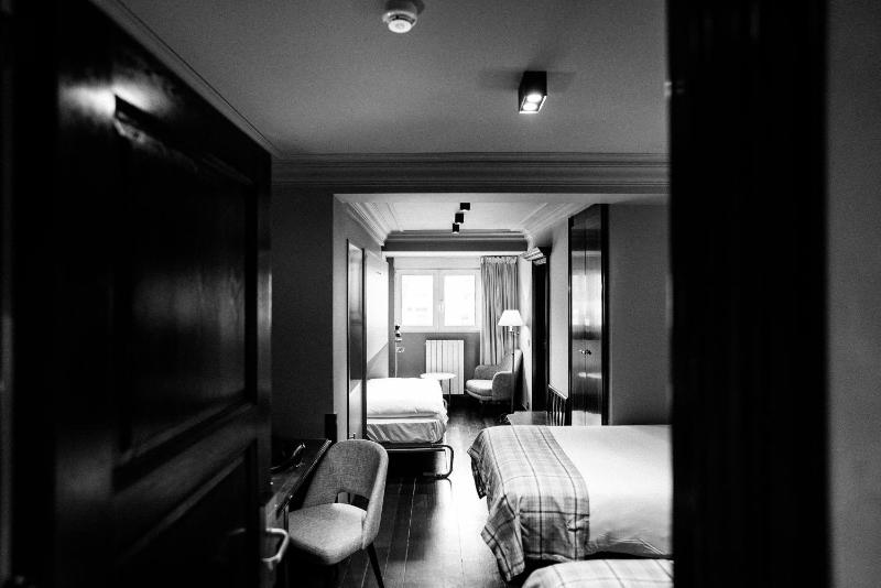 Classic Quadruple Room image 3