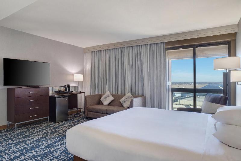 Junior King Suite image 2