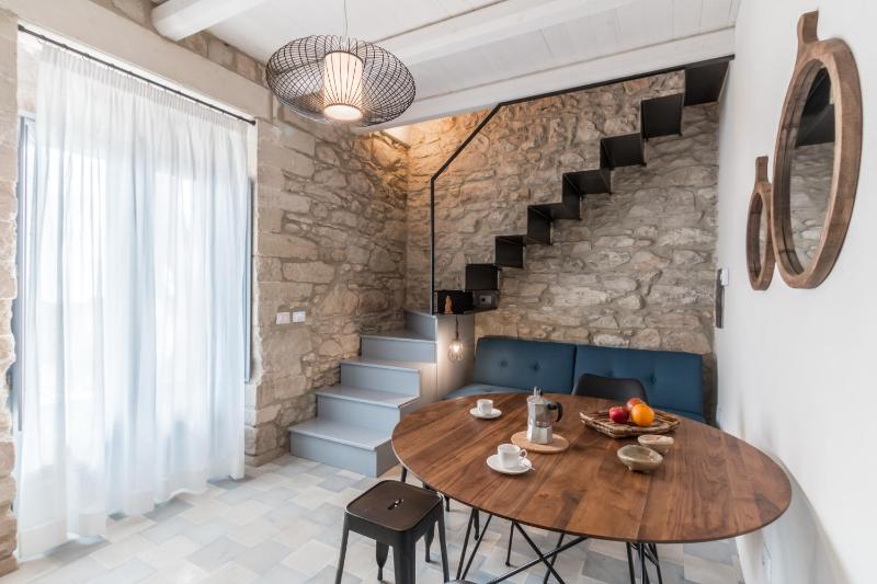 One-Bedroom Apartment with Sea View image 4