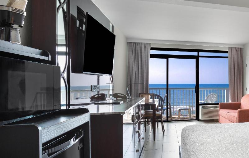Studio - Oceanfront image 4