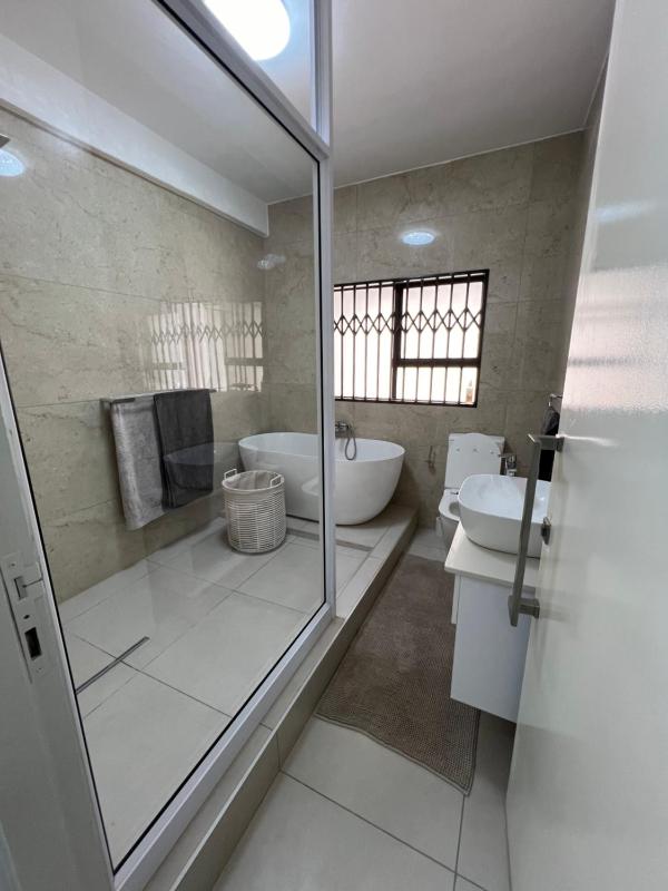 Shobalenku Opulent apartments - image 6