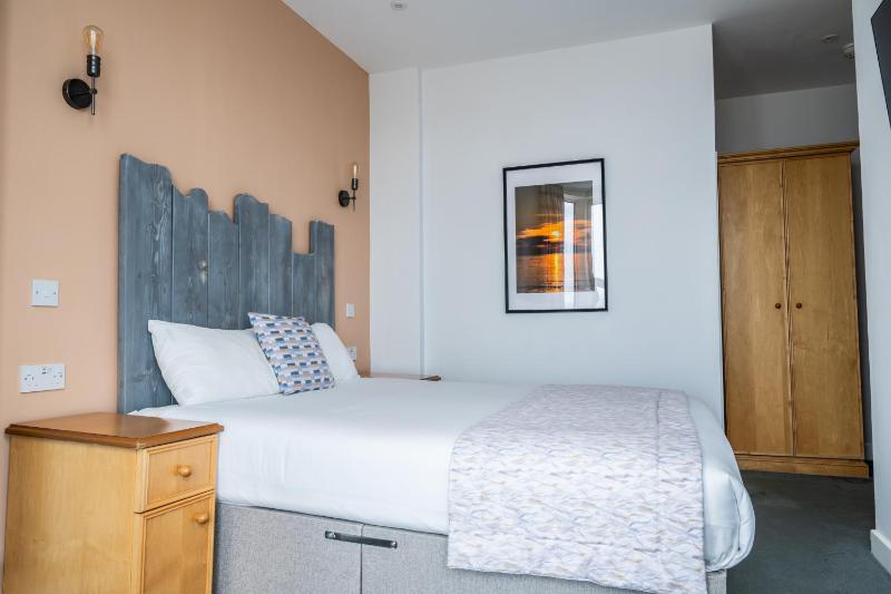 Double Room image 3