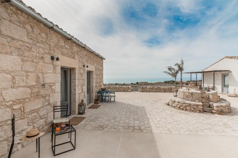 Studio with Partial Sea View image 3