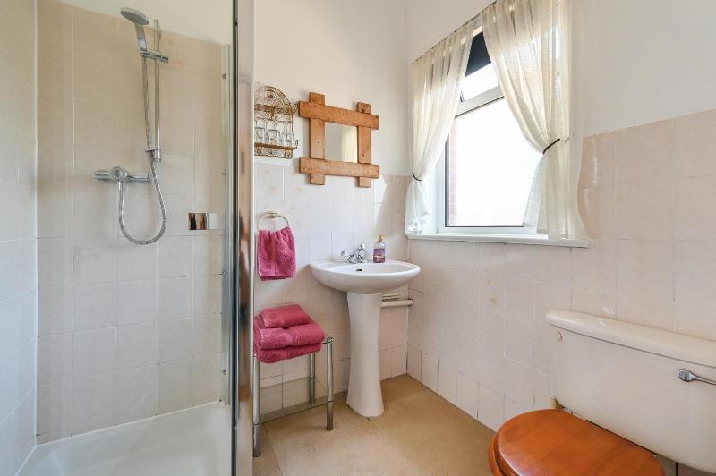 Double or Twin Room with Shower image 2
