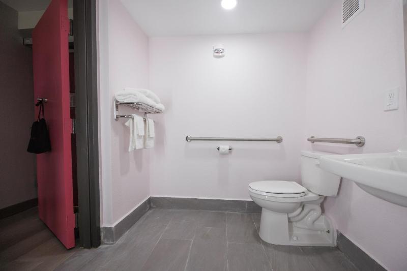 King Room - Disability Access image 3
