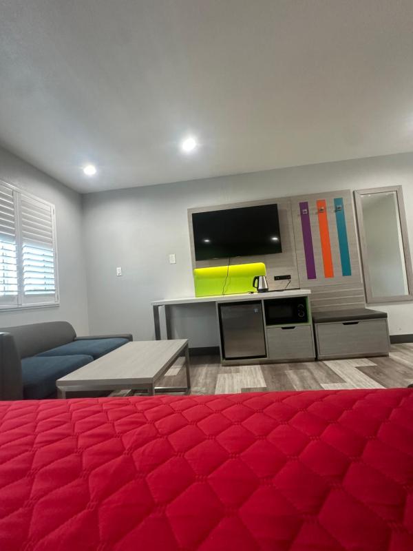 King Suite with Spa Bath image 4