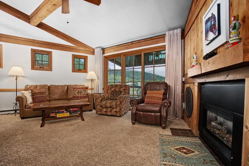 Hot Tub Loft with Balcony Great Views 2 Bedrooms 30 Plus Night Rentals Welcome - image 38