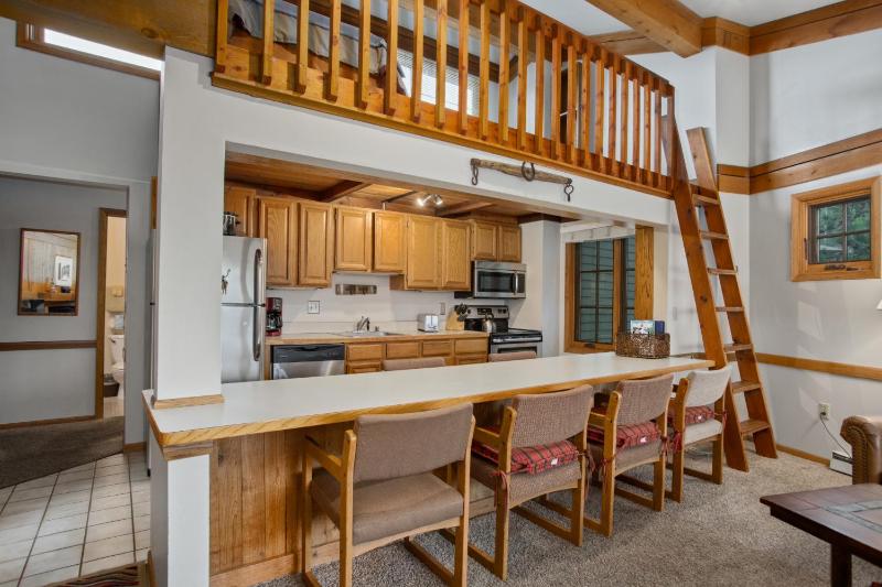 Hot Tub Loft with Balcony Great Views 2 Bedrooms 30 Plus Night Rentals Welcome - image 37