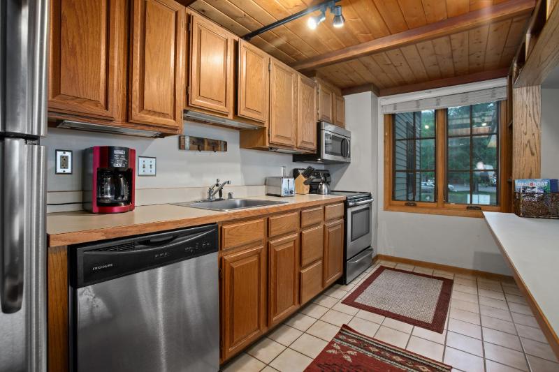 Hot Tub Loft with Balcony Great Views 2 Bedrooms 30 Plus Night Rentals Welcome - image 11